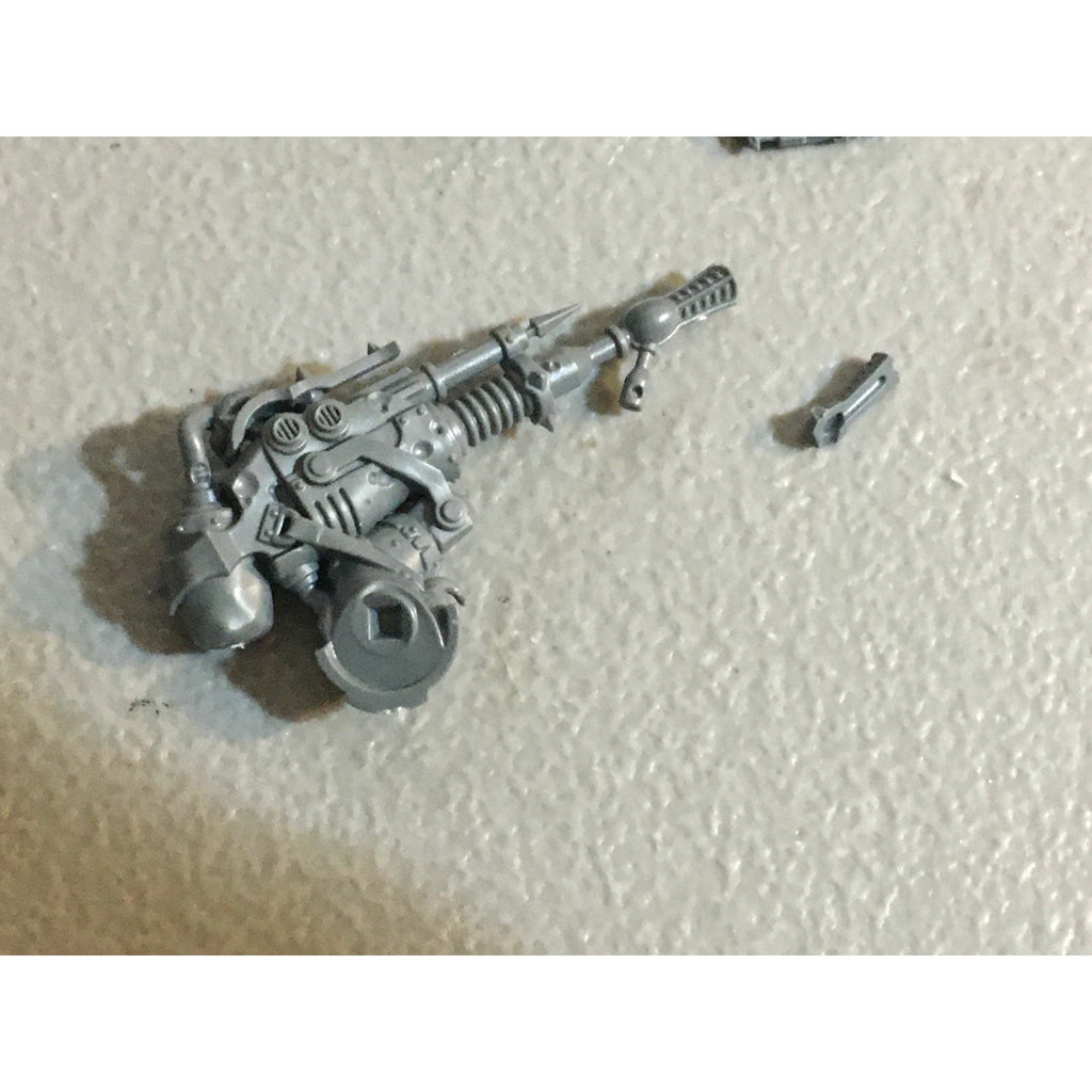 A31461 WARHAMMER 40K CHAOS DEATH GUARD BITS LOT BOLTER LEGS PLAGUE KNIFE GW