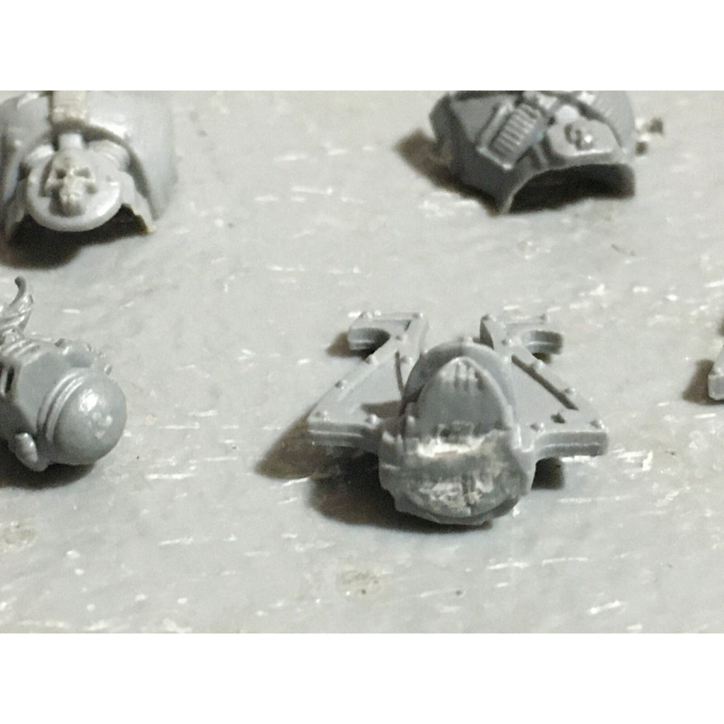 A22575 WARHAMMER 40K CHAOS SPACE MARINES CSM BITS LOT HEADS TORSO FRONTS GW