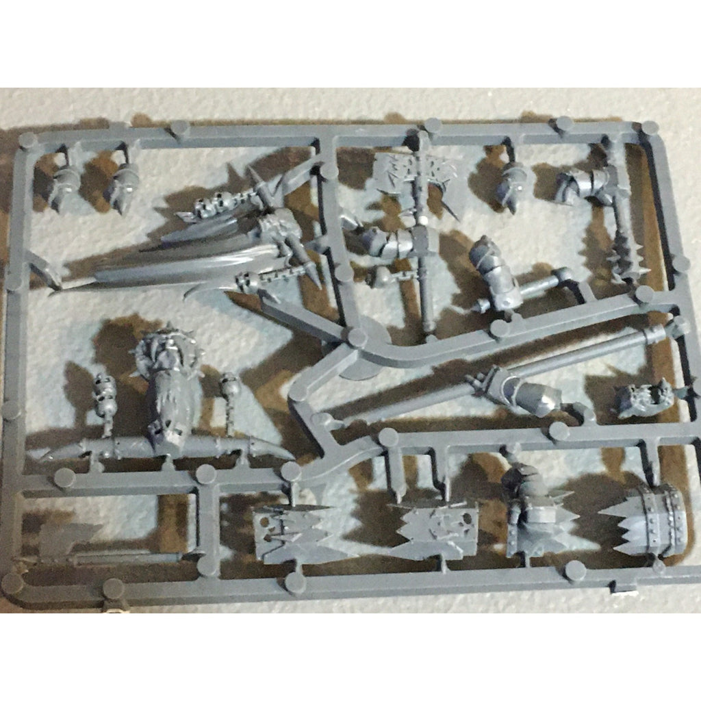 A33616 WARHAMMER FANTASY ORCS & GOBLINS BITS LOT ON SPRUE BLACK ORC GW
