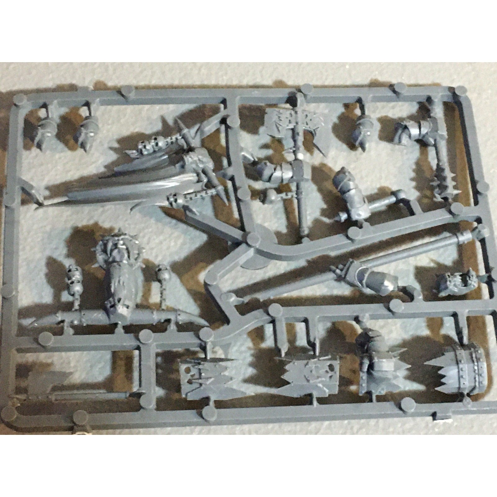 A33616 WARHAMMER FANTASY ORCS & GOBLINS BITS LOT ON SPRUE BLACK ORC GW