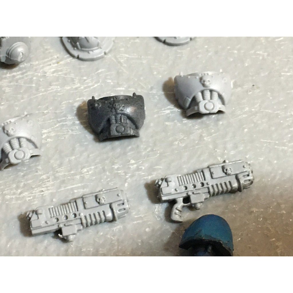 A23013 WARHAMMER 40K CHAOS SPACE MARINES MIXED TORSO HEAD SPECIAL GAMES WORKSHOP