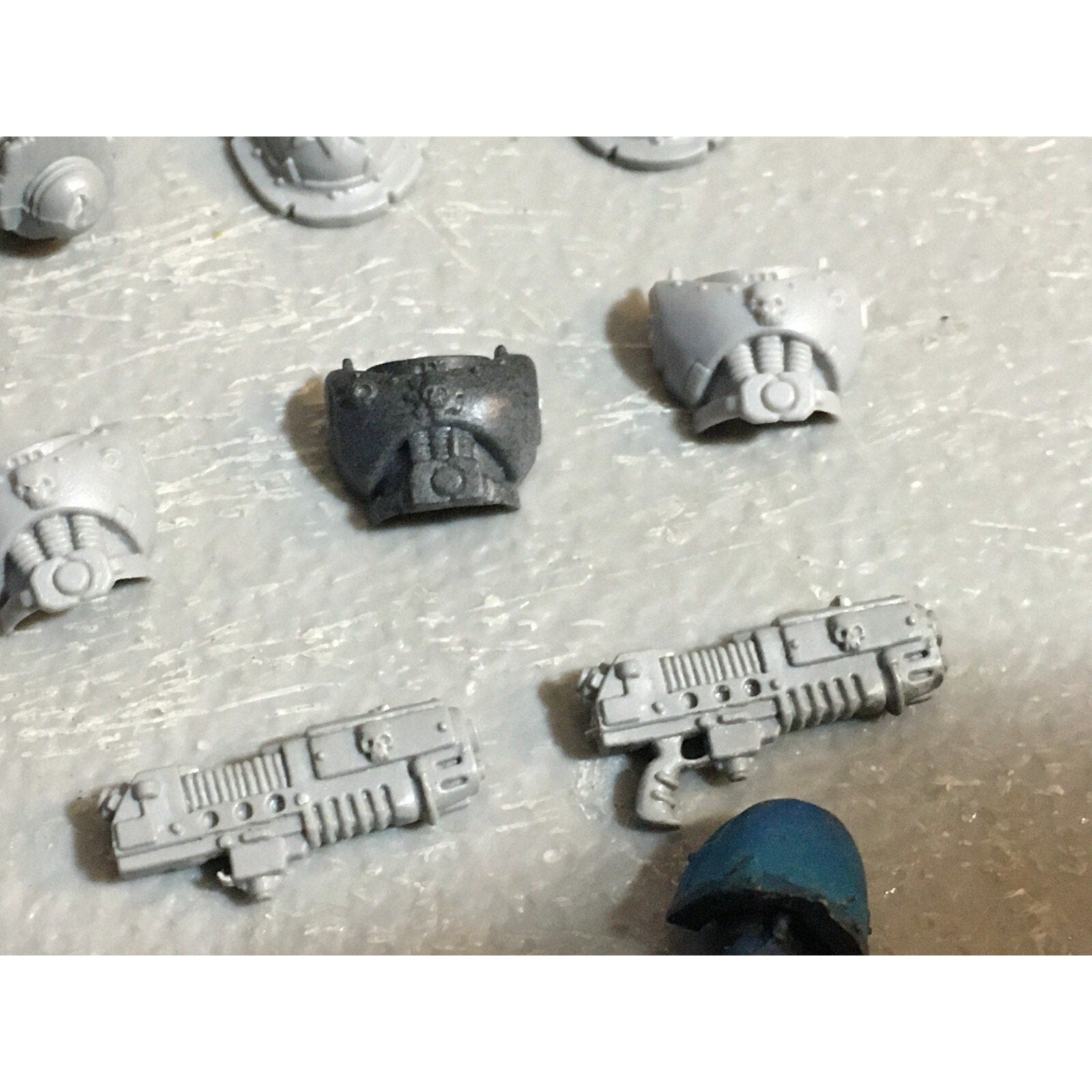 A23013 WARHAMMER 40K CHAOS SPACE MARINES MIXED TORSO HEAD SPECIAL GAMES WORKSHOP