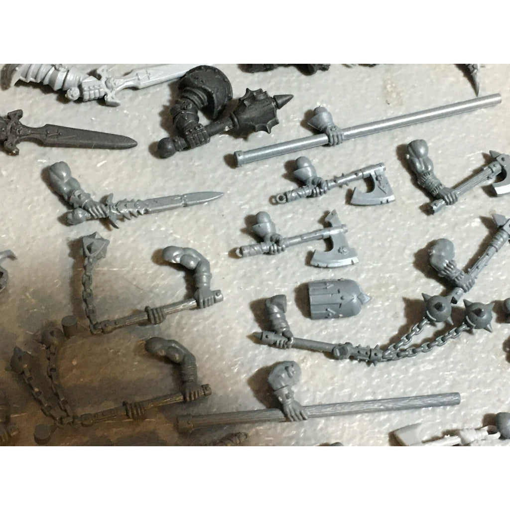A21064 WARHAMMER FANTASY CHAOS MORTALS BITS LOT MARAUDERS WARRIORS FLAILS HEADS