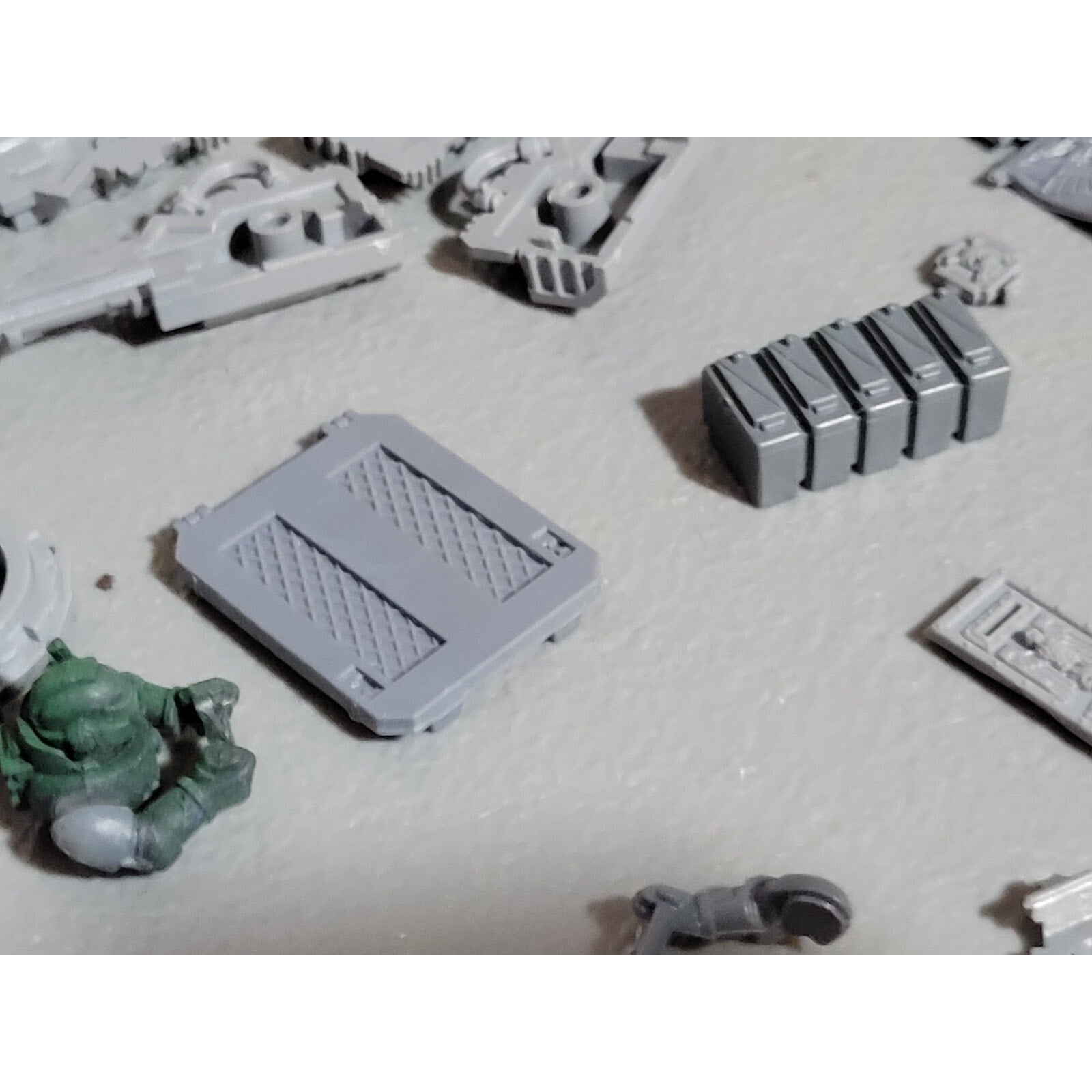 A18906 WARHAMMER 40K SPACE MARINES BITS LOT TANK RHINO RAZORBACK DARK ANGELS