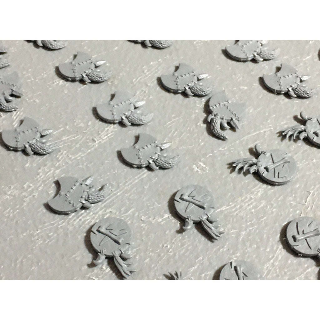 A22048 WARHAMMER FANTASY ORCS & GOBLINS BITS LOT WOLF RIDER SHIELDS GW