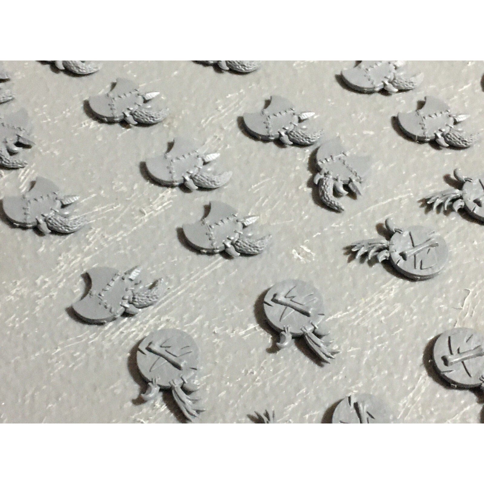 A22048 WARHAMMER FANTASY ORCS & GOBLINS BITS LOT WOLF RIDER SHIELDS GW