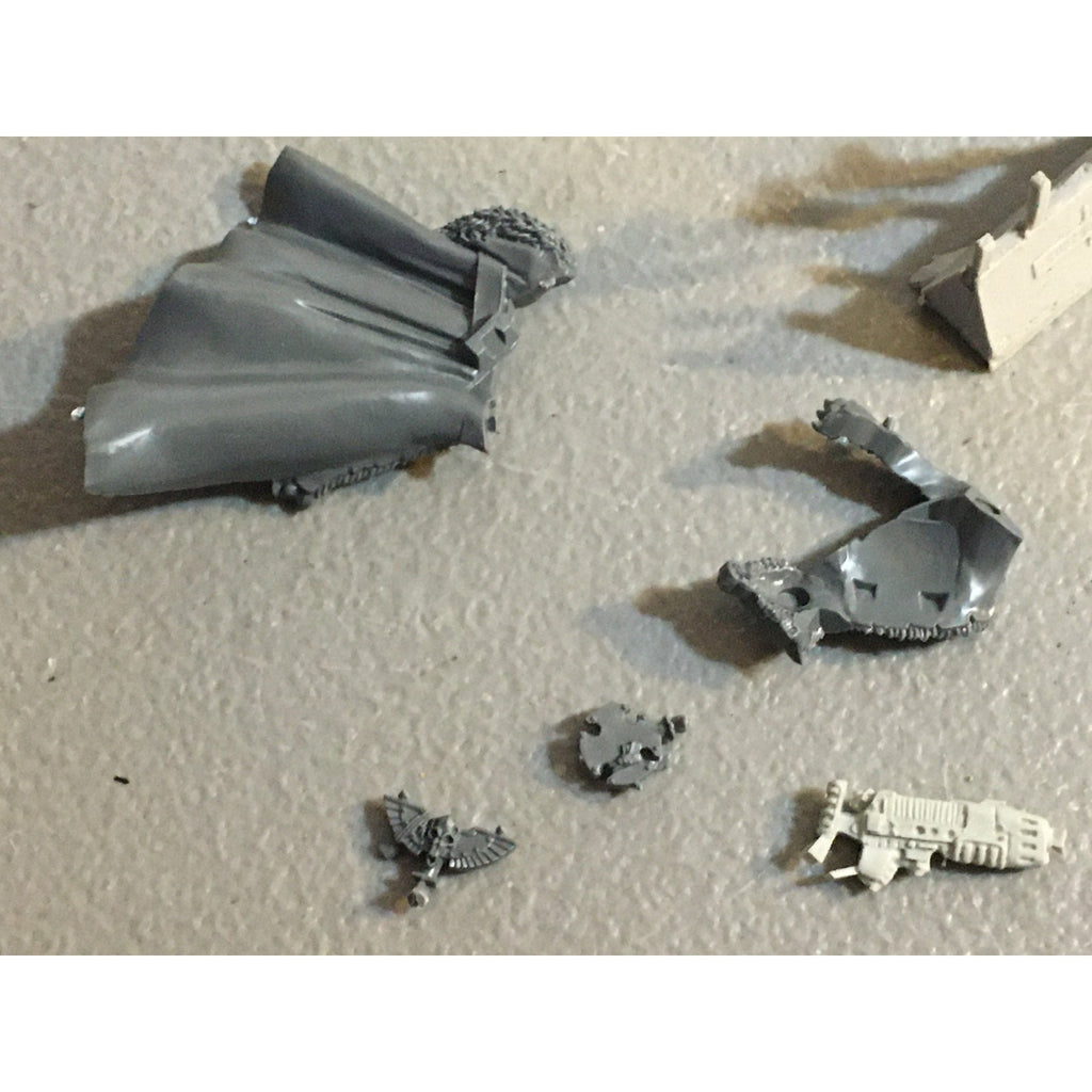 A32583 WARHAMMER 40K SPACE MARINES WOLVES BITS LOT WOLF CLOAK + PLASMA GUNS GW
