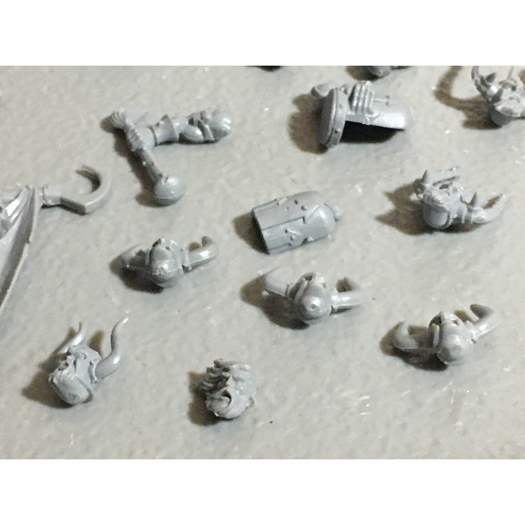 A22195 WARHAMMER FANTASY CHAOS MORTALS BITS LOT MIXED MARAUDER MIXED GW