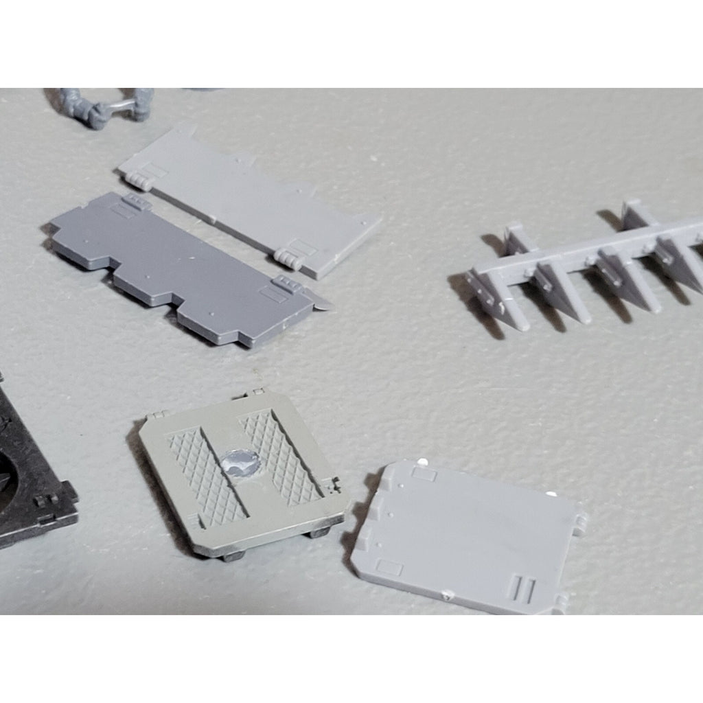 A18902 WARHAMMER 40K SPACE MARINES BITS LOT TANK VEHICLE RHINO RAZORBACK PRED