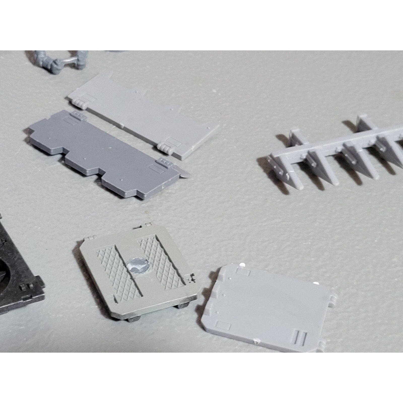 A18902 WARHAMMER 40K SPACE MARINES BITS LOT TANK VEHICLE RHINO RAZORBACK PRED