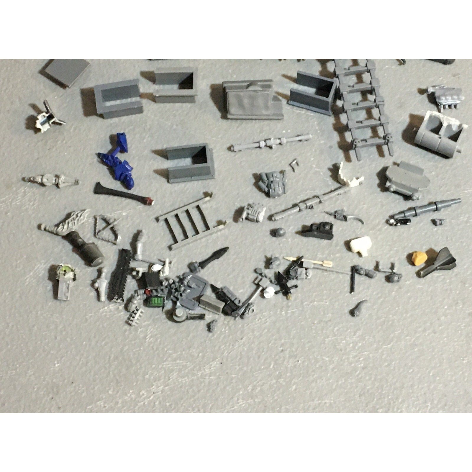 A23493 WARHAMMER FANTASY 40K BITS LOT MIXED RANDOM GAMES WORKSHOP GW