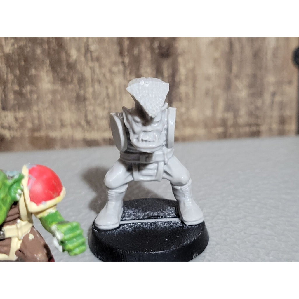 A19455 WARHAMMER 40K OOP CITADEL SPACE ORKS BOYZ INCOMPLETE 4 PK PLASTIC