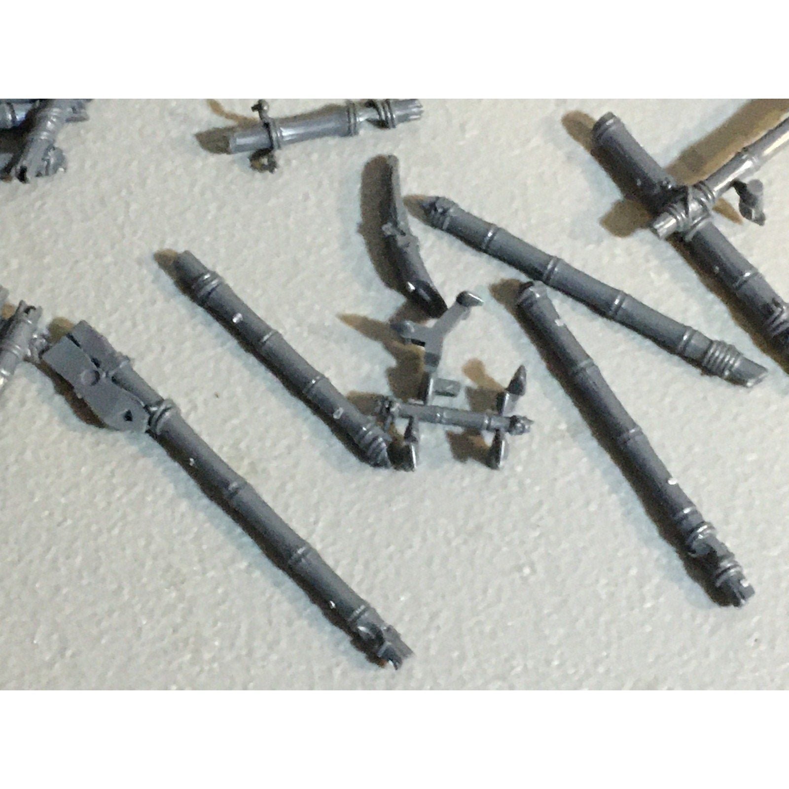 A32568 UNKNOWN MINIATURES PLASTIC BITS LOT FANTASY TERRAIN TREE BRIDGE PARTS GW
