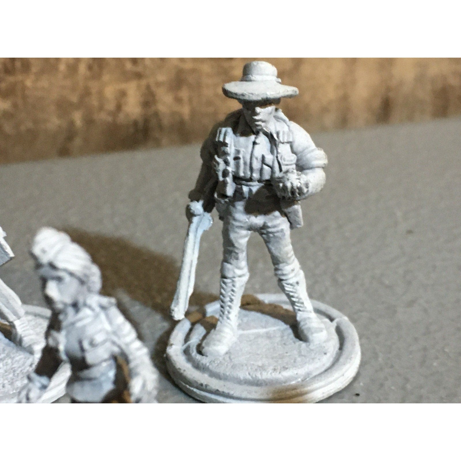 A32507 UNKNOWN METAL MINIATURES LOT 5 PK HUMAN EXPLORER SOLDIER PIRATE