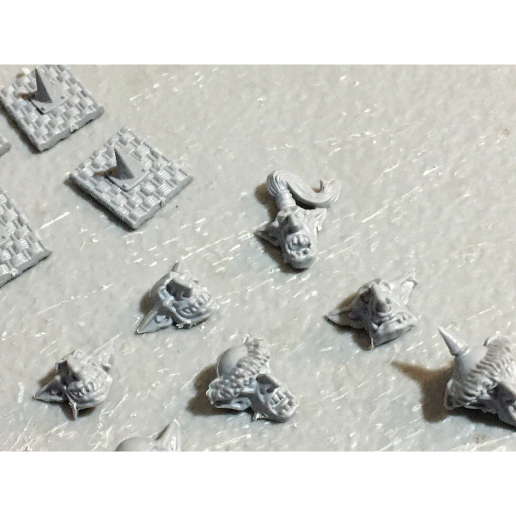 A23395 WARHAMMER FANTASY ORCS & GOBLINS BITS LOT GOBLIN SHIELDS HEADS GW