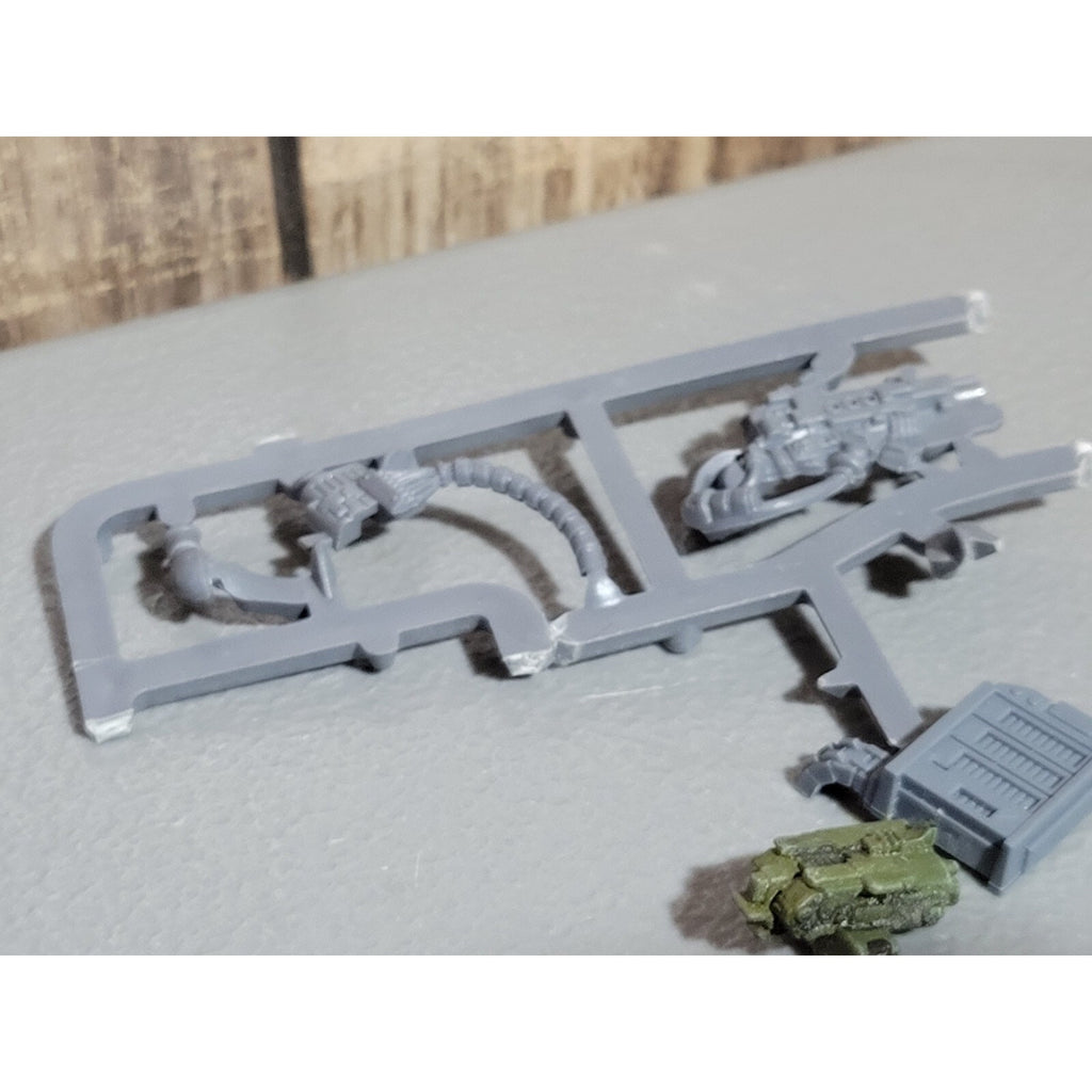 A18913 WARHAMMER 40K SPACE MARINES BITS LOT HEAVY SPECIAL PLASMA