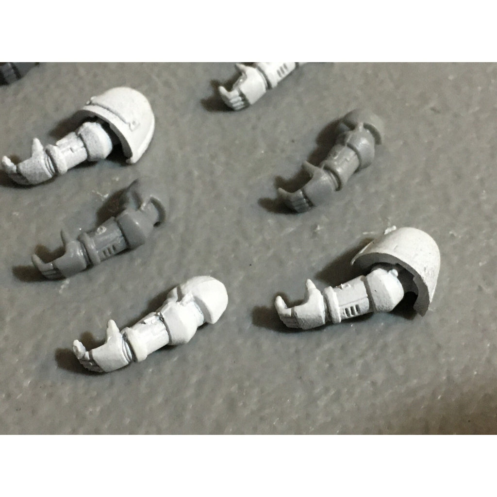 A22956 WARHAMMER 40K SPACE MARINES BITS LOT ARMS GAMES WORKSHOP GW