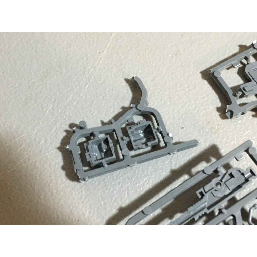 A20991 WARHAMMER 40K ASTRA IMPERIAL GUARD BITS ON SPRUE LOT SCIONS ARTILLERY