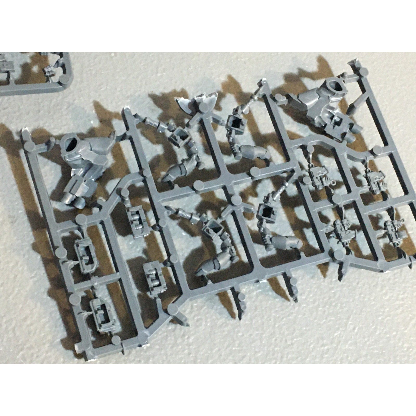 A29498 WARHAMMER 40K SPACE MARINES DARK ANGELS BITS ON SPRUE LOT RAVENWING GW