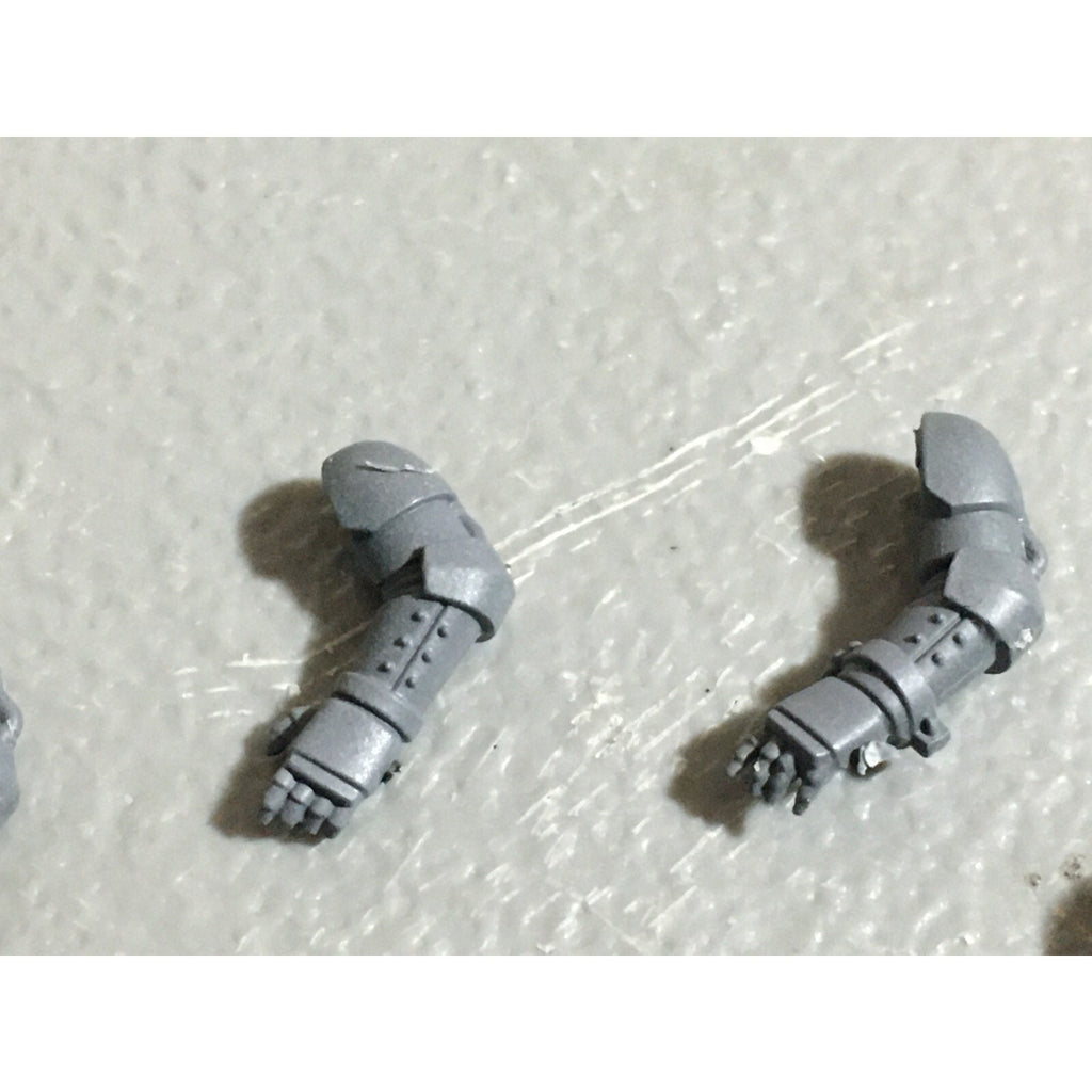 A22267 WARHAMMER 40K SPACE MARINES BITS LOT BOLTERS ARMS GAMES WORKSHOP GW