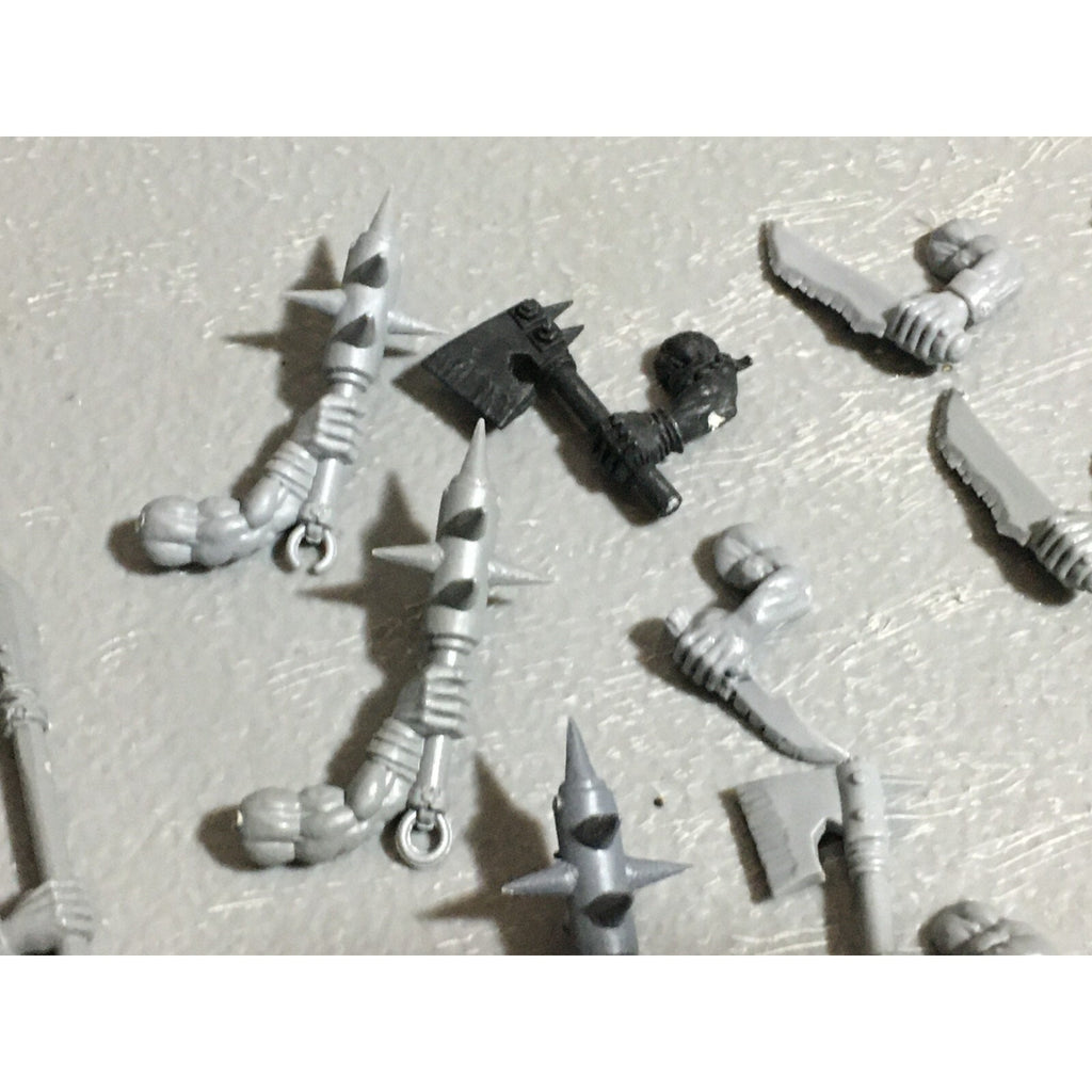 A22612 WARHAMMER FANTASY ORCS & GOBLINS BITS LOT ORC BOYZ HAND WEAPONS & SPEARS