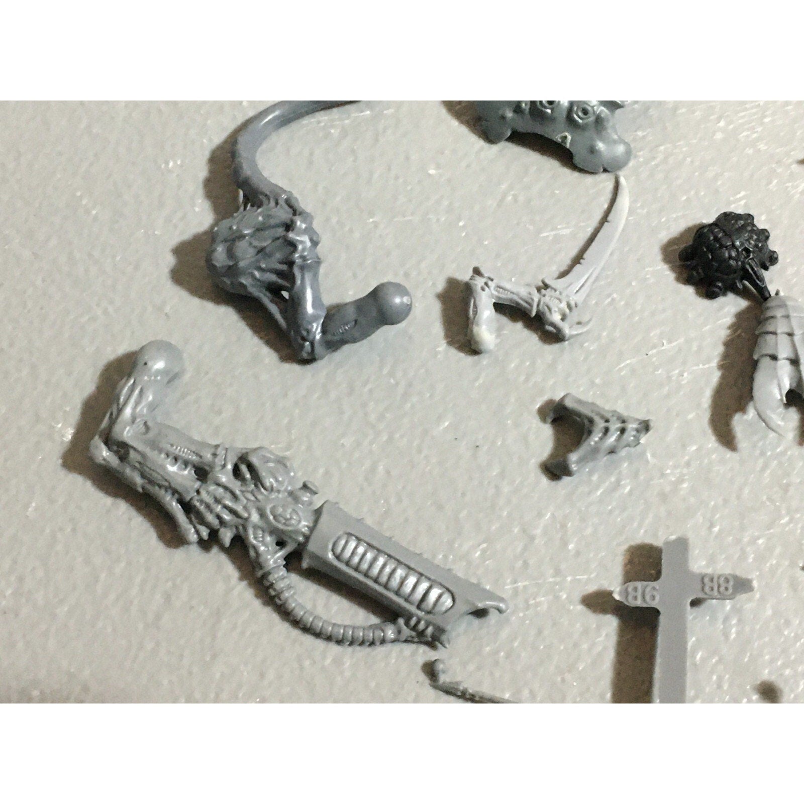 A22320 WARHAMMER 40K TYRANIDS BITS LOT MIXED GAMES WORKSHOP GW