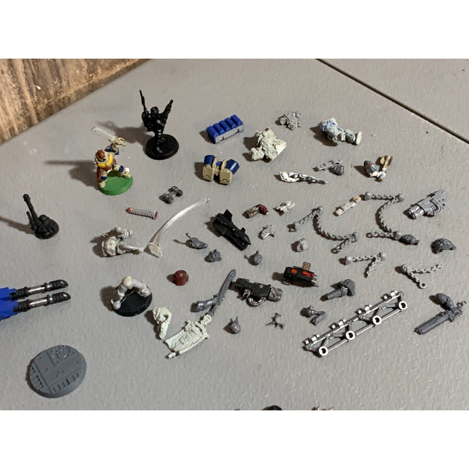 A16811 WARHAMMER 40K SPACE MARINES IMPERIAL & CHAOS BITS LOT GW GAMES WORKSHOP