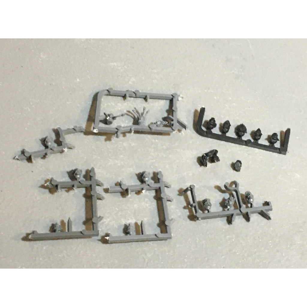 A24578 WARHAMMER 40K SPACE MARINES WOLVES BITS LOT HEADS 18 PK GAMES WORKSHOP GW
