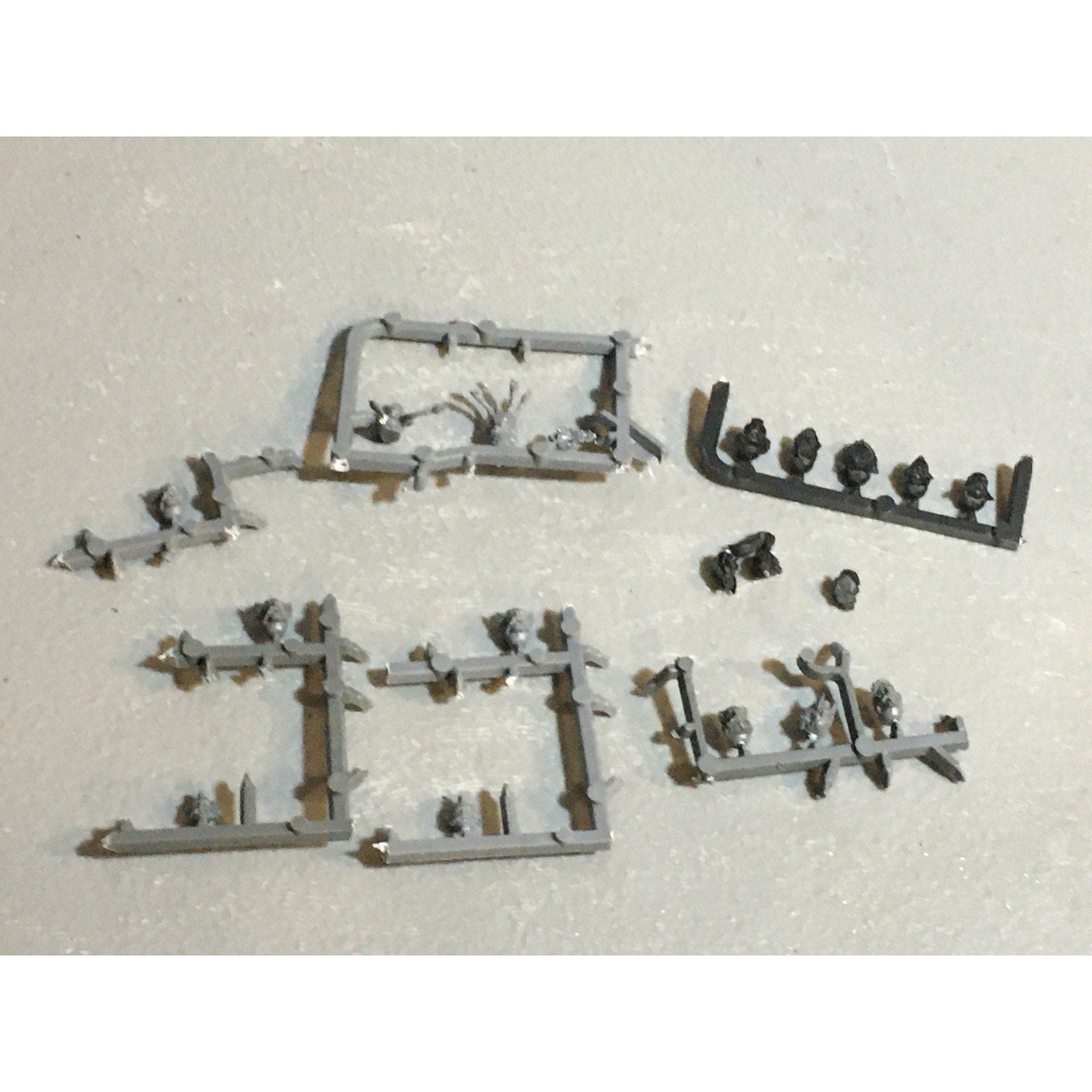 A24578 WARHAMMER 40K SPACE MARINES WOLVES BITS LOT HEADS 18 PK GAMES WORKSHOP GW