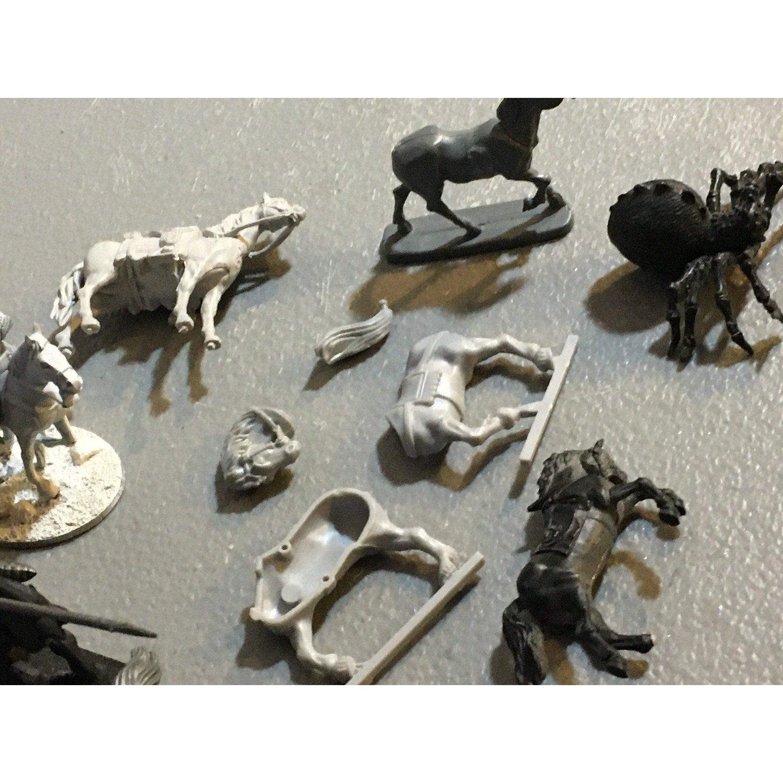 A32551 UNKNOWN MINIATURES PLASTIC ANIMAL SPIDER HORSE INCOMPLETE KNIGHT