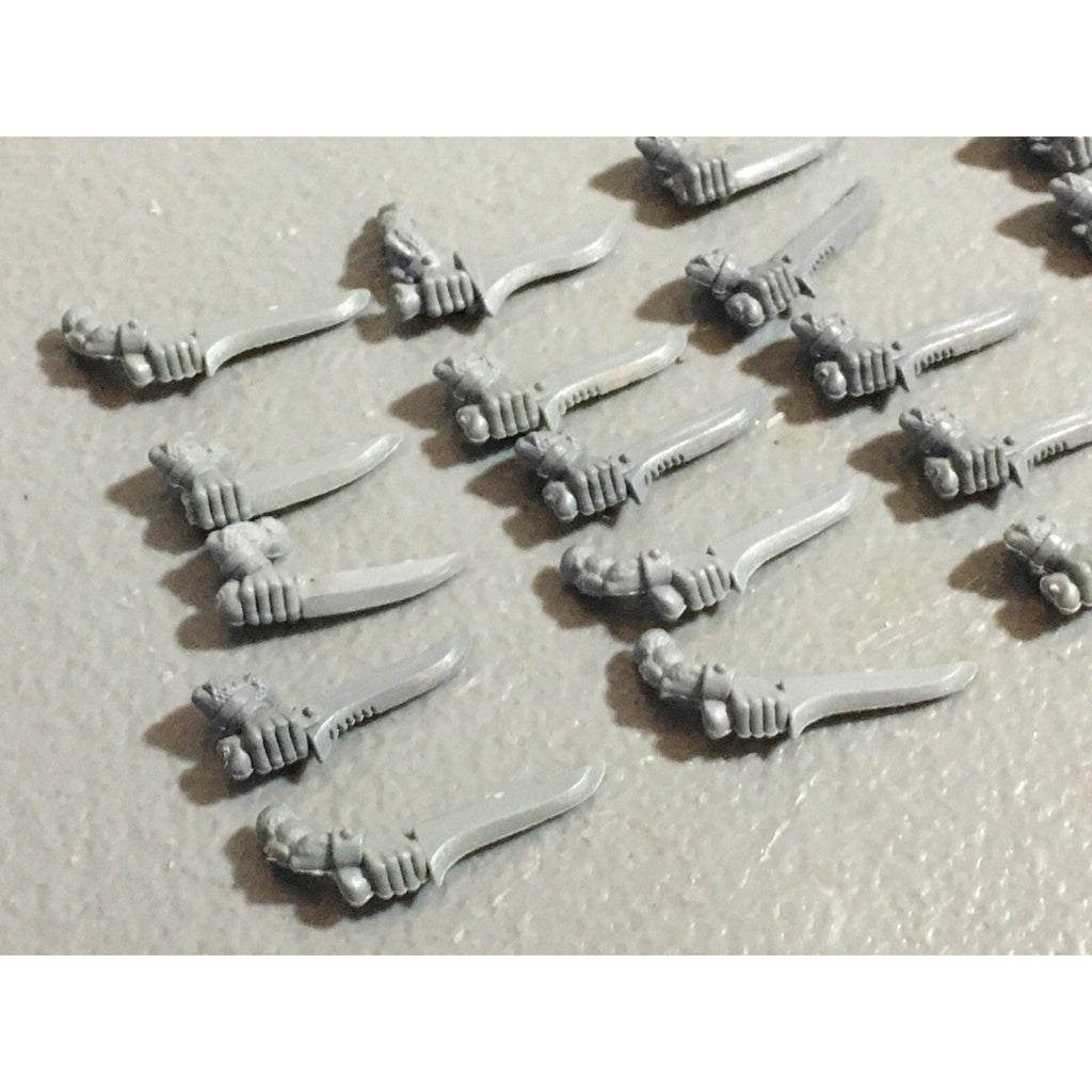 A22298 WARHAMMER FANTASY SKAVEN BITS LOT SWORD ARMS GAMES WORKSHOP GW