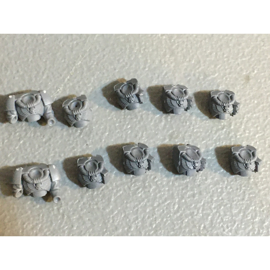A33844 WARHAMMER 40K SPACE MARINES BITS LOT SCOUTS TORSO CHEST GW