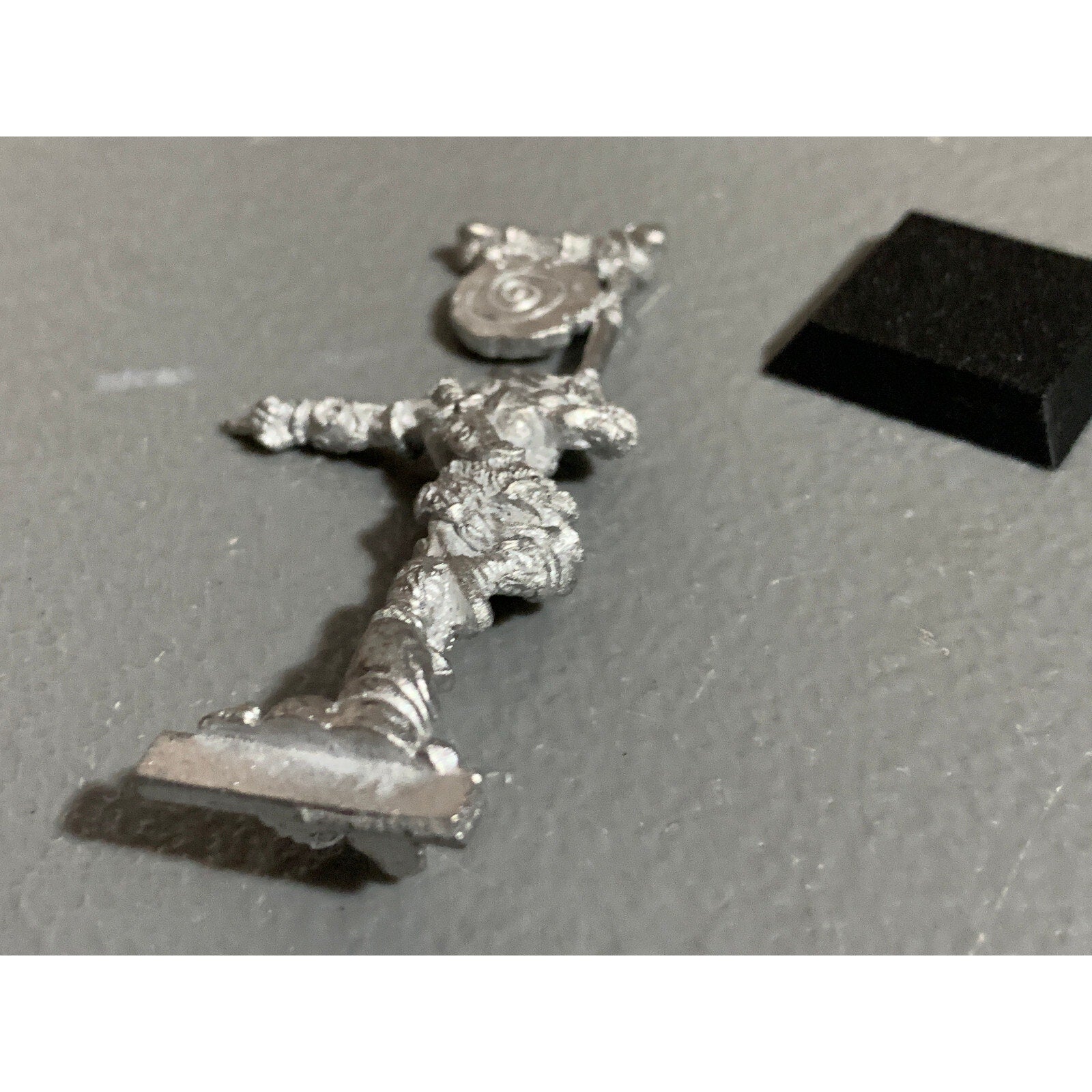 A10460 RACKHAM CONFRONTATION METAL OOP KELT STANDARD BEARER