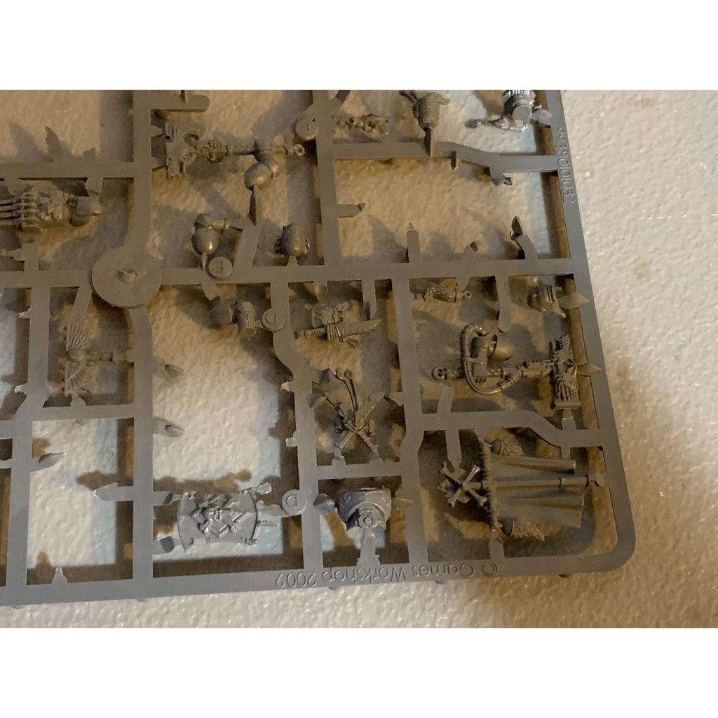 A28645 WARHAMMER 40K MARINES SPACE WOLVES FIRSTBORN HEADS ARMS BITS LO ...