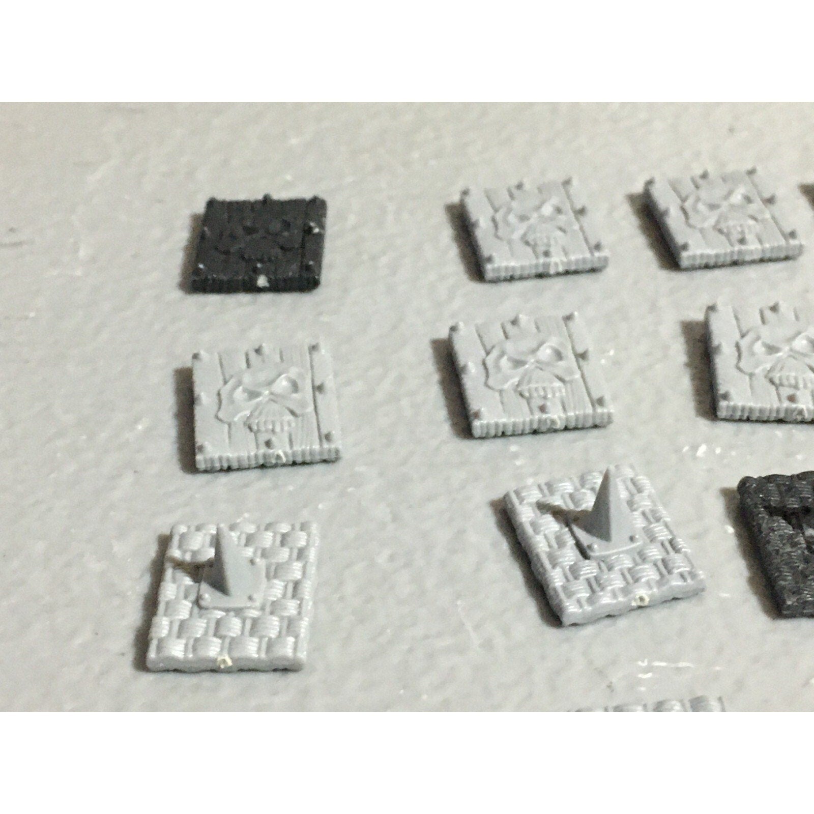 A22621 WARHAMMER FANTASY ORCS & GOBLINS BITS LOT GOBLIN SHIELD GAMES WORKSHOP GW