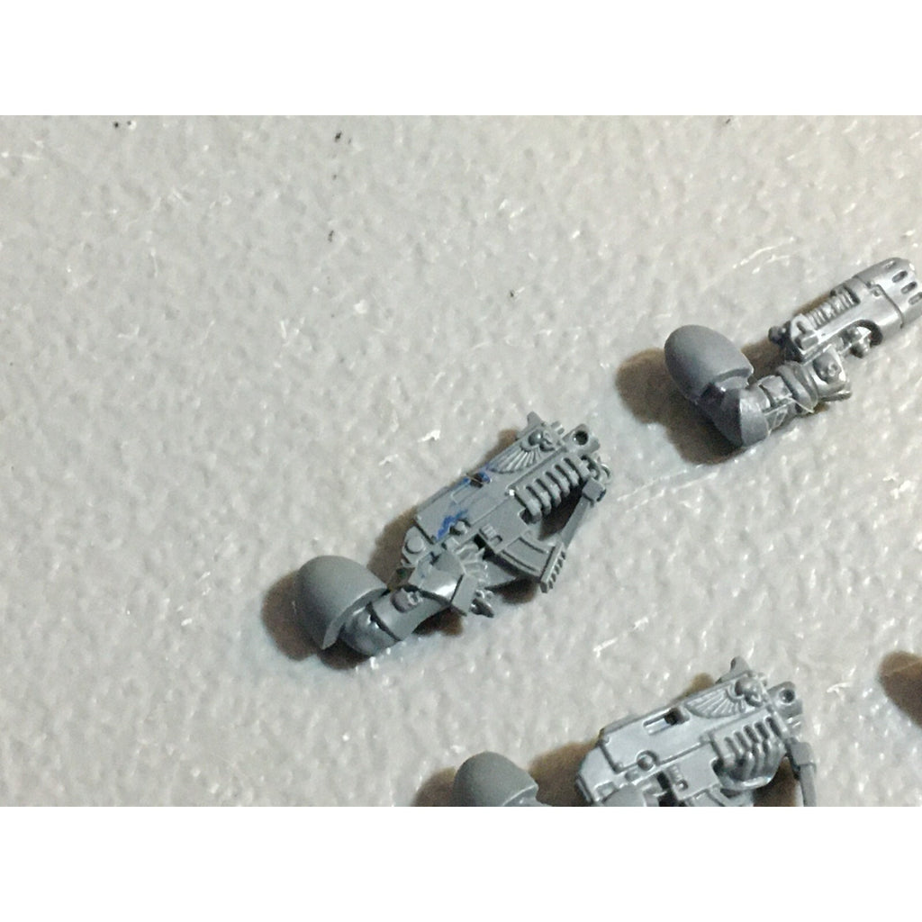 A23076 WARHAMMER 40K SPACE MARINES BITS LOT BOLTERS ARMS GAMES WORKSHOP GW
