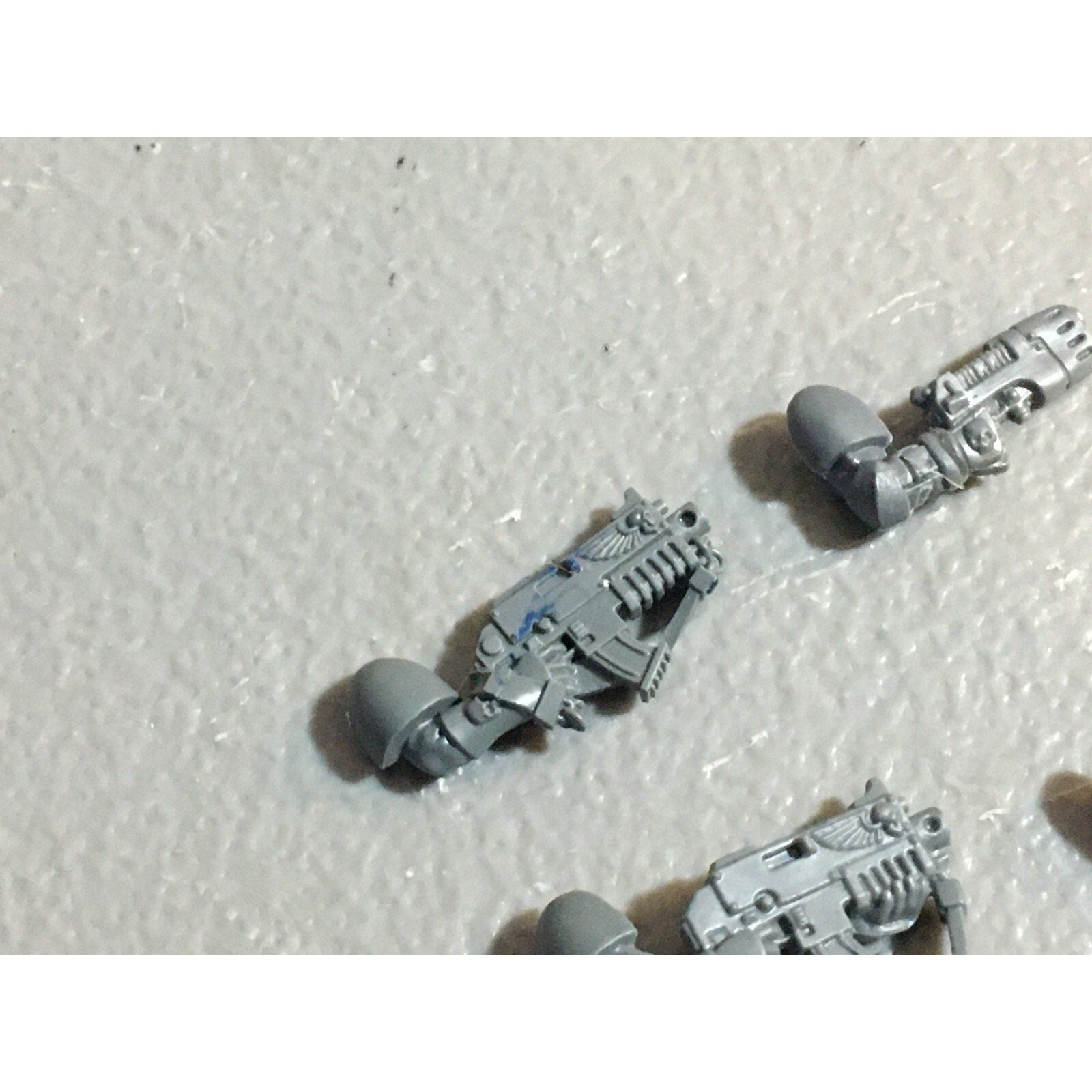 A23076 WARHAMMER 40K SPACE MARINES BITS LOT BOLTERS ARMS GAMES WORKSHOP GW