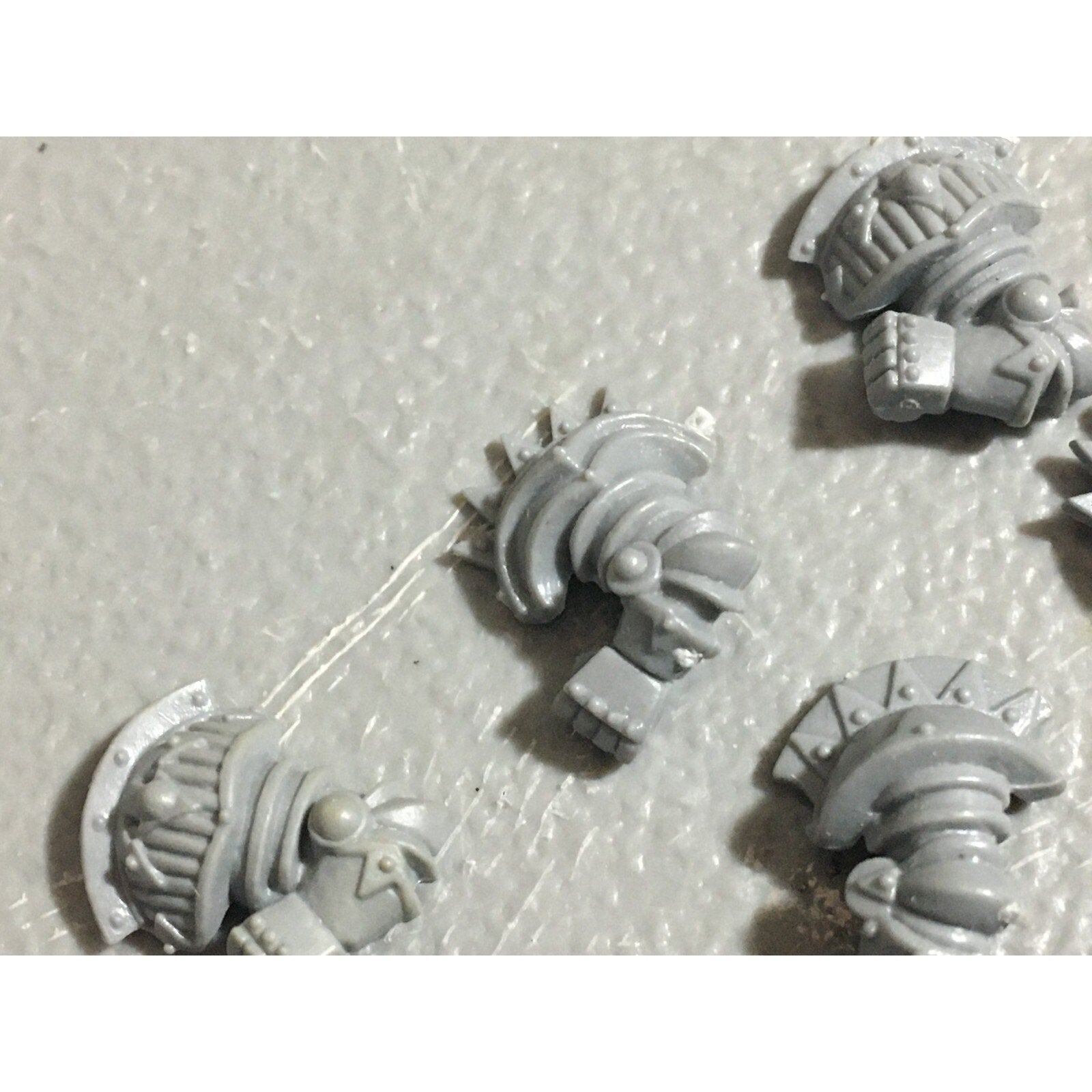 A22717 WARHAMMER FANTASY CHAOS MORTALS WARRIORS BITS LOT OOP SHIELD ARMS GW