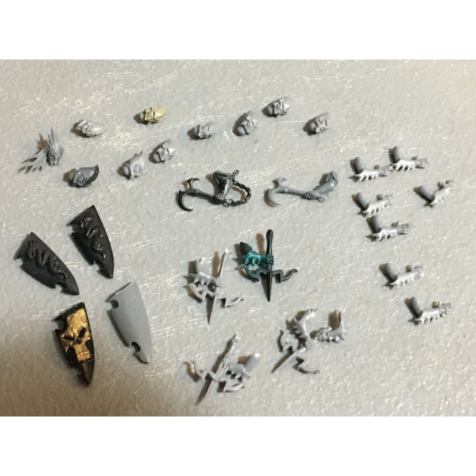 A23451 WARHAMMER FANTASY DARK ELVES BITS LOT ARMS HEADS SHIELDS GAMES WORKSHOP