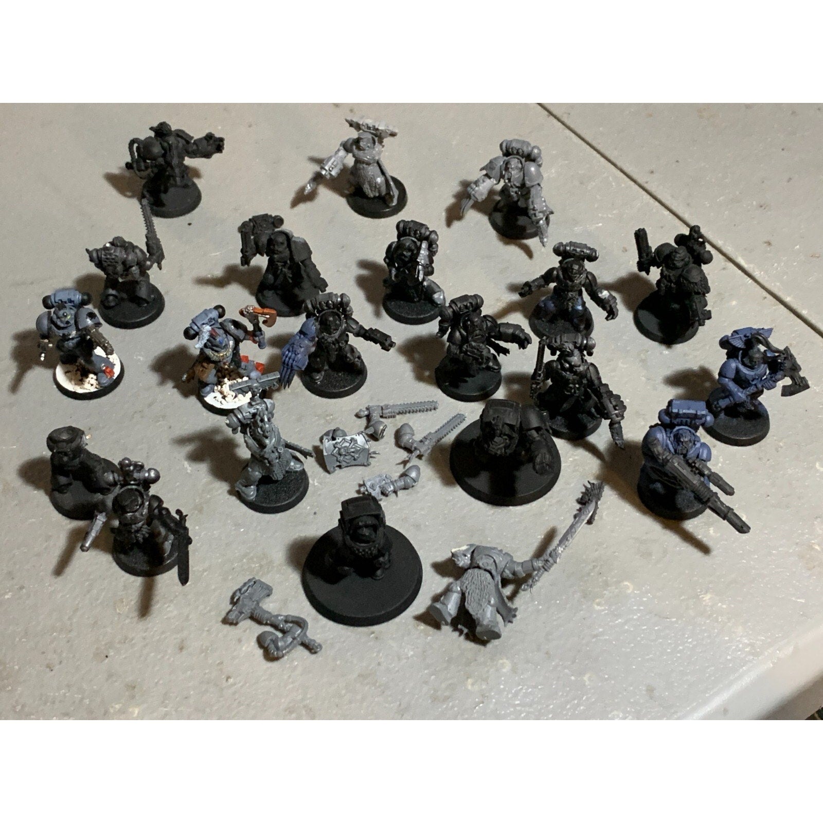 A23308 WARHAMMER 40K SPACE MARINES SPACE WOLVES BITS LOT INC ARMS HEADS SHOULDER