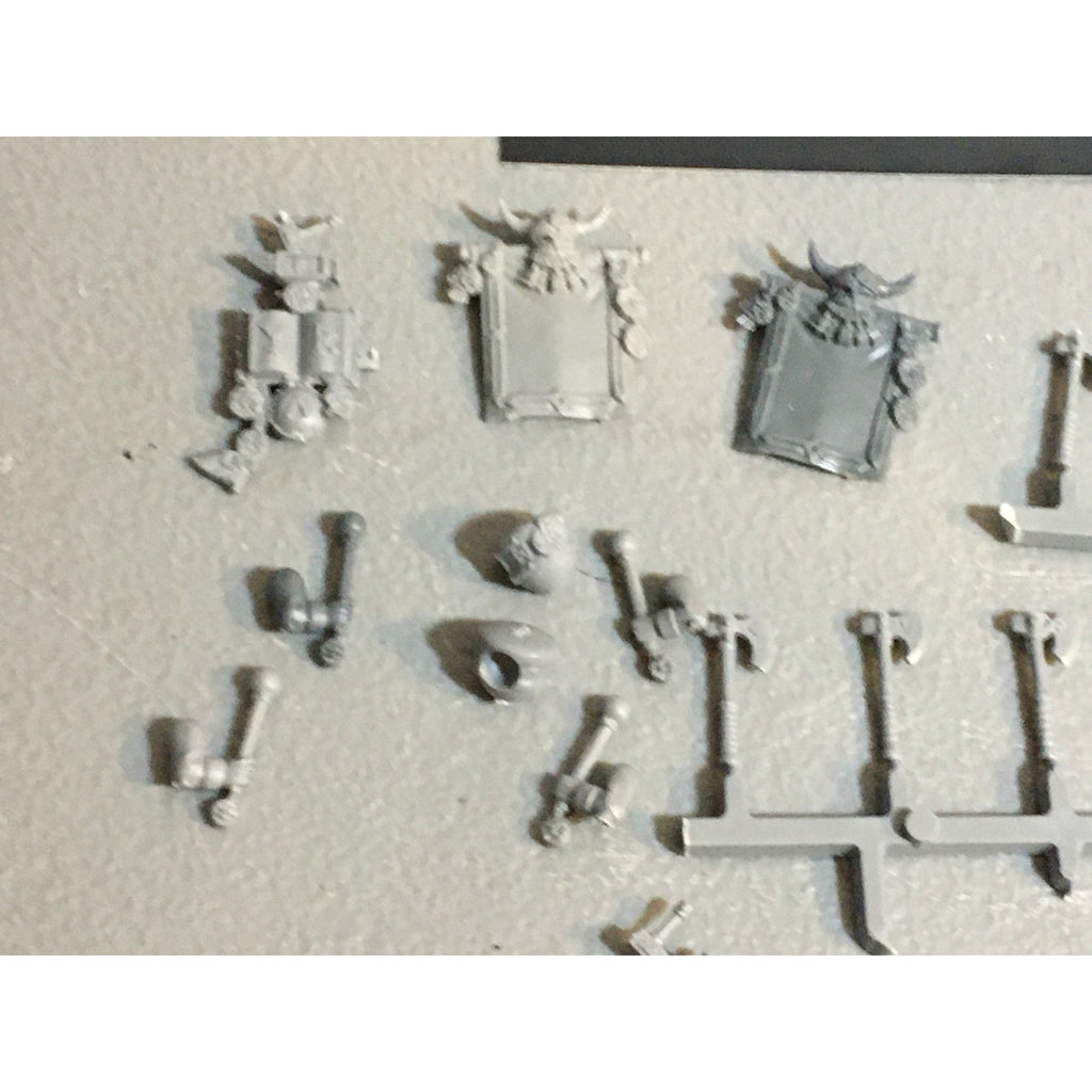 A33598 WARHAMMER FANTASY OLD WORLD DWARVES DWARFS BITS LOT BANNER AXE DRUM GW