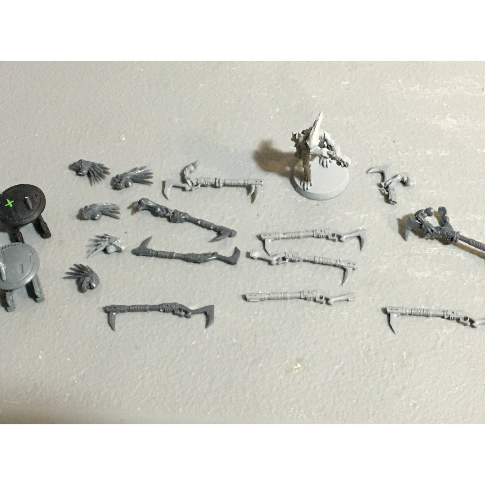 A23027 WARHAMMER 40K TAU EMPIRE BITS LOT KROOT GUNS HEADS GAMES WORKSHOP GW