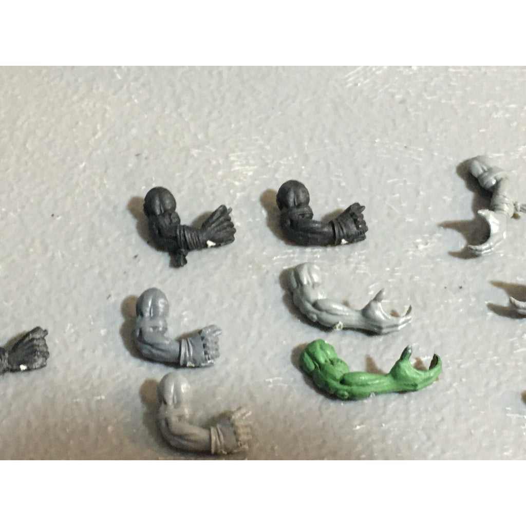 A22952 WARHAMMER 40K ORKS BITS LOT ARMS GAMES WORKSHOP GW