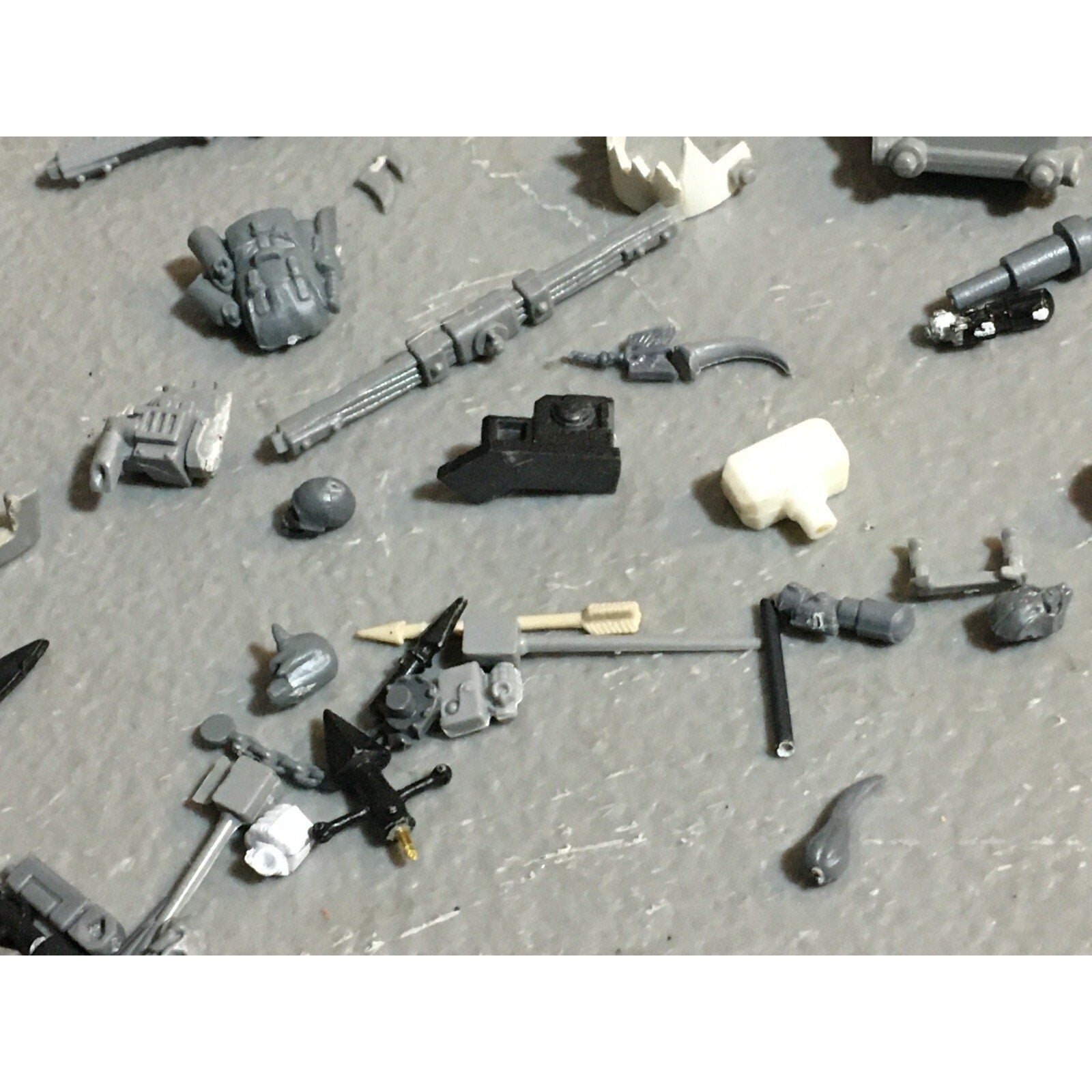 A23493 WARHAMMER FANTASY 40K BITS LOT MIXED RANDOM GAMES WORKSHOP GW