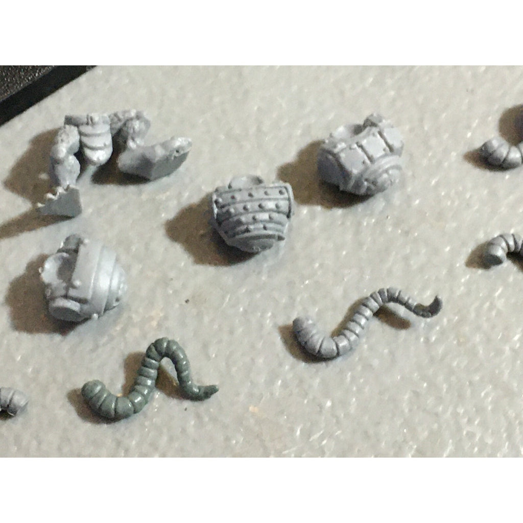 A22303 WARHAMMER FANTASY SKAVEN BITS LOT TORSOS LEGS TAILS GAMES WORKSHOP GW