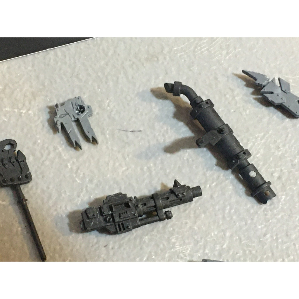 A33587 WARHAMMER 40K SPACE ORKS BITS LOT MIXED TANK POLE ICON GW