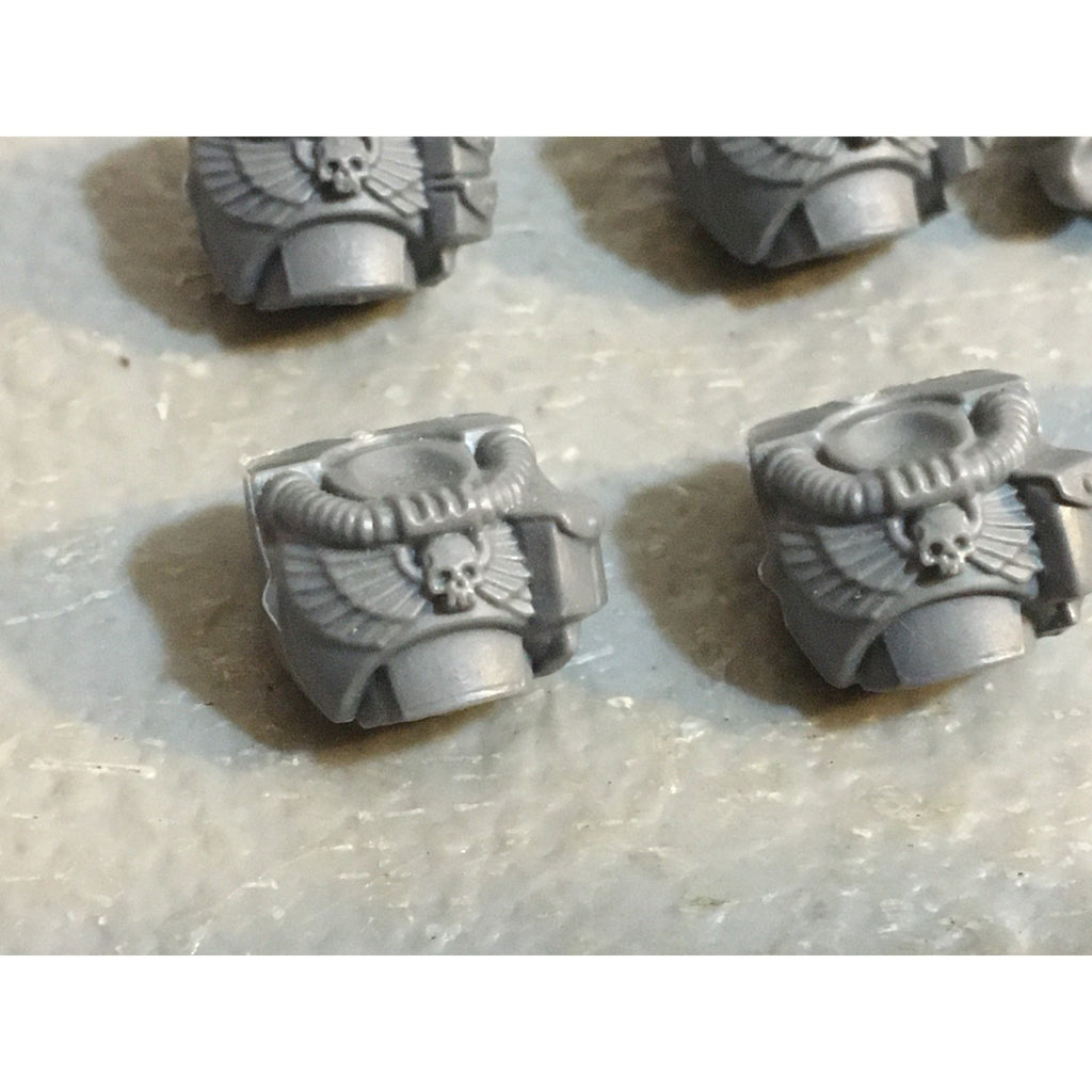 A33846 WARHAMMER 40K SPACE MARINES BITS LOT SCOUTS TORSO CHEST GW