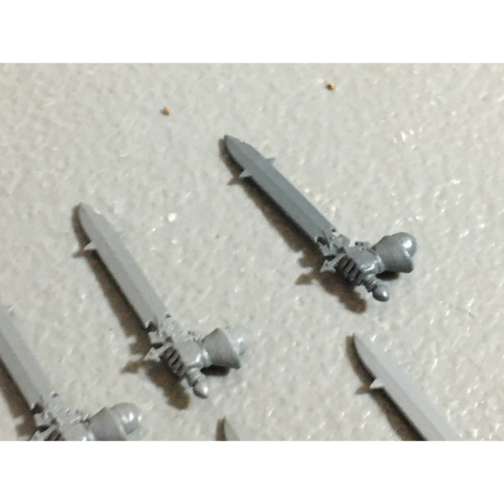 A22218 WARHAMMER FANTASY CHAOS MORTALS BITS LOT SWORD HANDS GAMES WORKSHOP