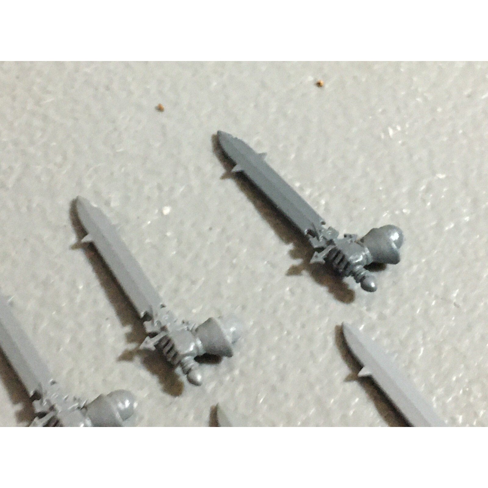 A22218 WARHAMMER FANTASY CHAOS MORTALS BITS LOT SWORD HANDS GAMES WORKSHOP