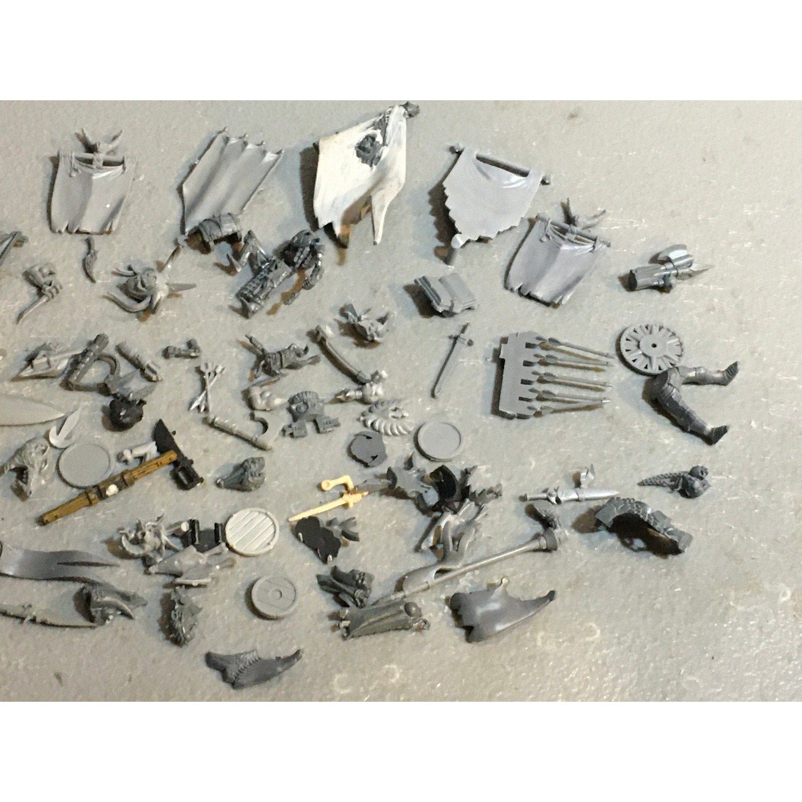 A29616 WARHAMMER FANTASY AOS MIXED BITS LOT BANNER SHIELD CLOAK GW